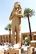 Карнакский храм. Статуя фараона.