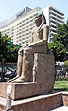 Статуя фараона и отель Хилтон-Нил